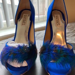 New Badgley Mischka Feather Open Toe Evening Pumps Satin 7.5